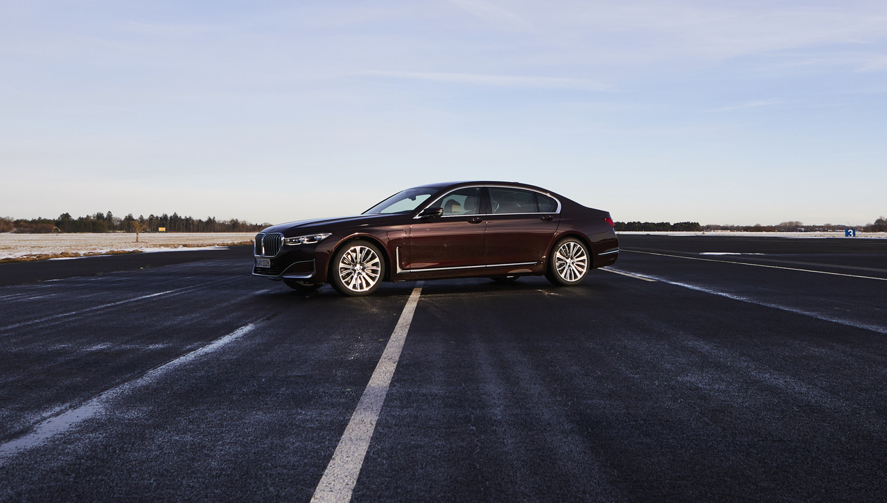 P90335817_highRes_the-new-bmw-745le-se