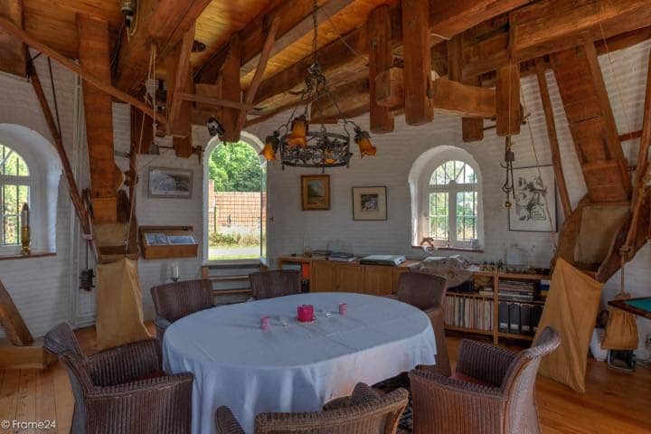 f9c10a5e897f4c9faa93b10c429de3e2