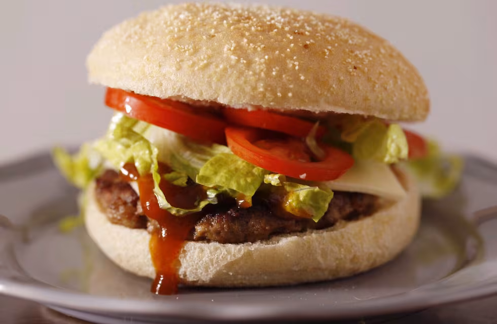 Normal con patatas con bacon y cheddar