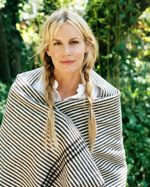 http://thisdistractedglobe.com/wp-content/uploads/2008/12/daryl-hannah-pic-1.jpg