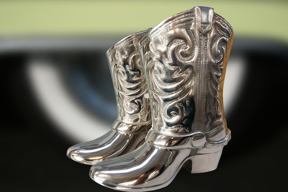 silver-boots-1140157-1280.jpg