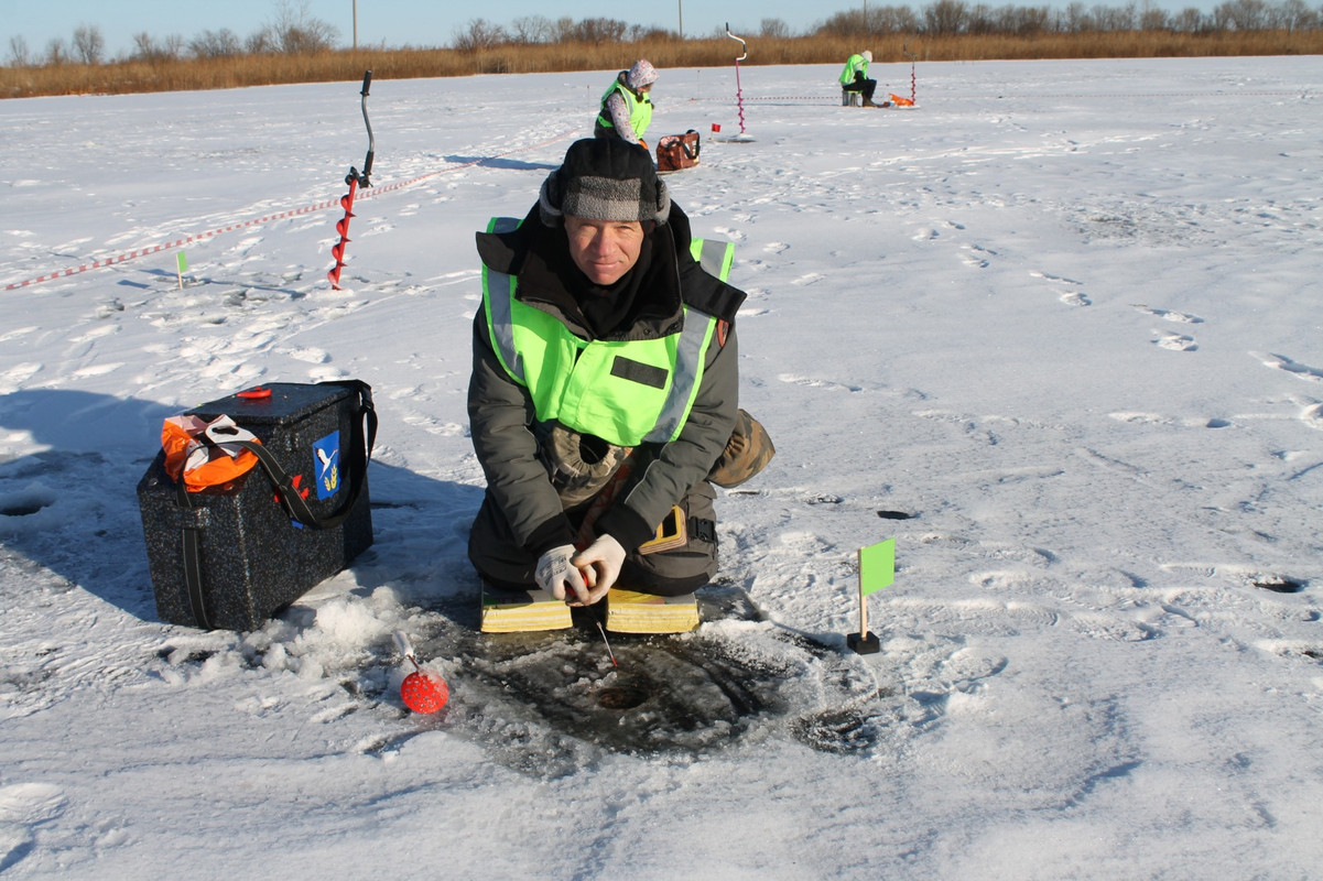 ловля судака 2022 зима. рыбалка со льда 2023 2024. первый лёд 2021-2022. первый лед 2022 2023 зимняя рыбалка. окунь первый лед.