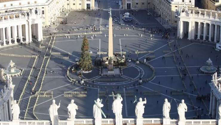 Обелиск на площади Святого Петра Обелиск на площади Святого Петра