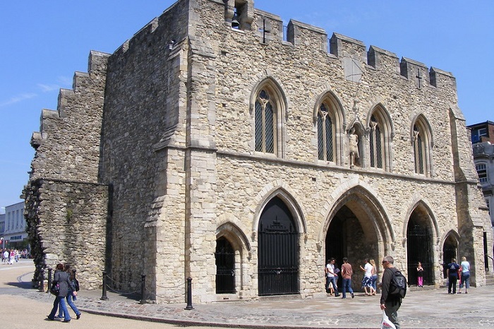 The Bargate, salah satu tempat wisata di Southampton, Inggris.