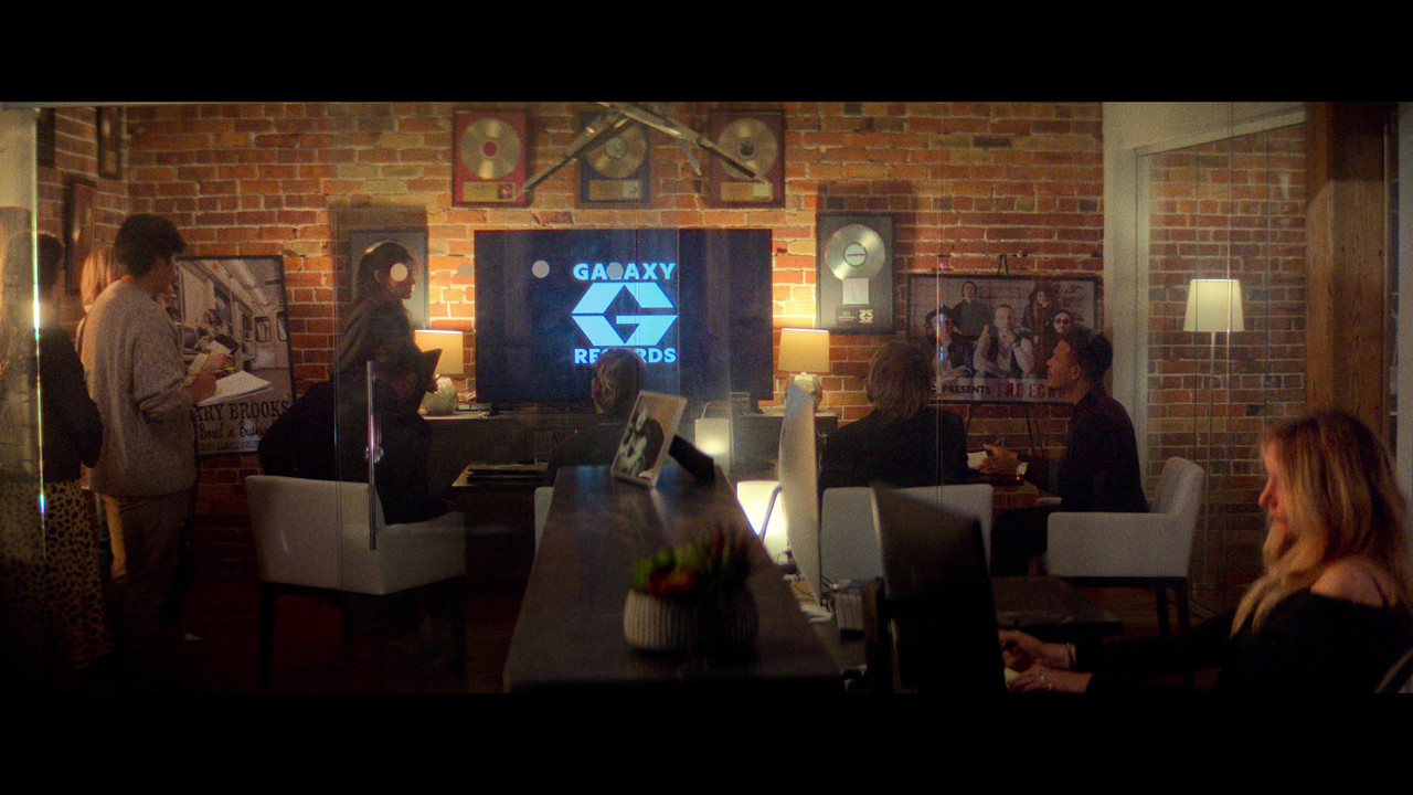 The.Runarounds.S01E07.Hypocrites.2160p.AMZN.WEB-DL.DDP5.1.H.265-FLUX_000008