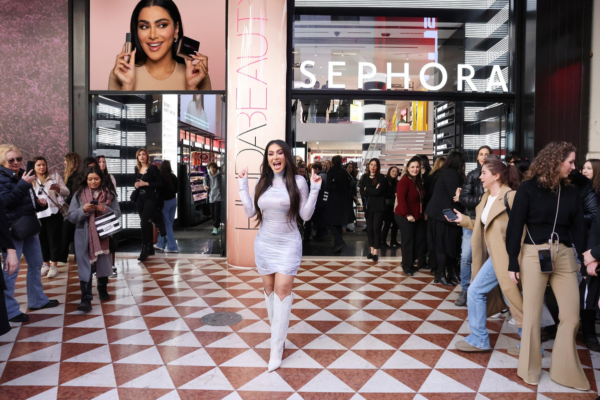 Huda Kattan in Italy for 10 years of Huda Beauty