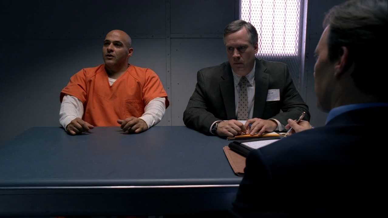 Breaking Bad (2012) Season 5 [Hindi + English] BluRay 480p 720p ESub - Complete Screenshot