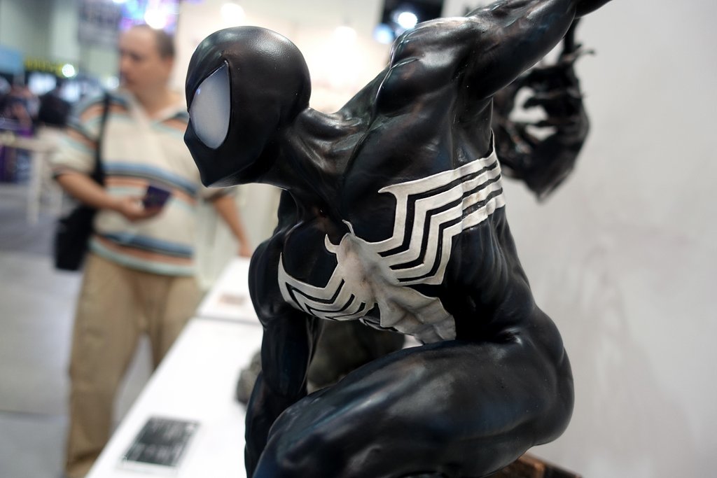 Premium Collectibles : Symbiote Spider-Man 1/4 Statue  2a