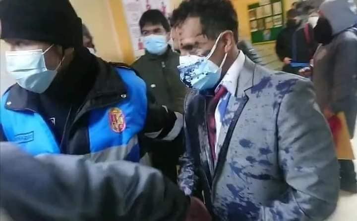 Hijos atacan con pintura a su padre en su segunda boda; no pagaba pensión