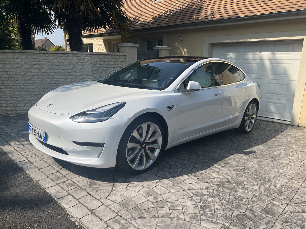 F255097E-62A3-44DD-B92A-EF77029727CC