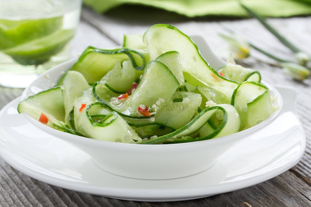 ¿Cómo se debe comer el pepino? Prepara esta receta de ensalada asiática
