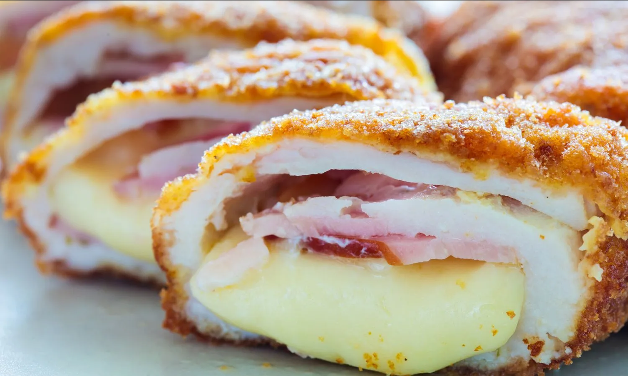 ¿Milanesas de pollo? Prepáralas a la cordon blue con esta receta fácil