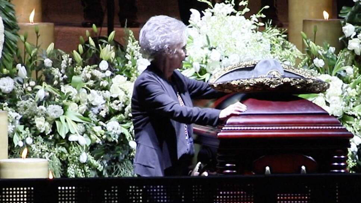 Doña Cuquita prefiere compañía de Mara Patricia Castañeda que a Mariana