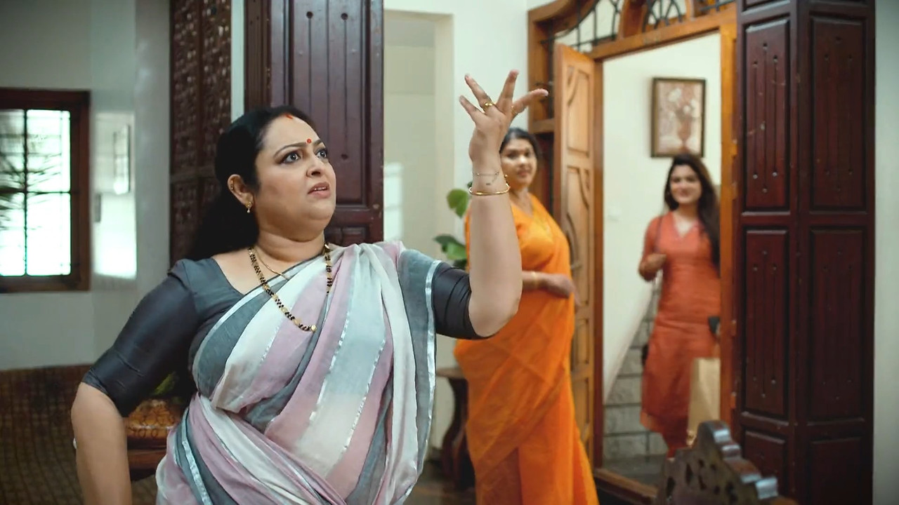 Reshmi Soman Sexy Tummy in Saree mp4 snapshot 01 18 873