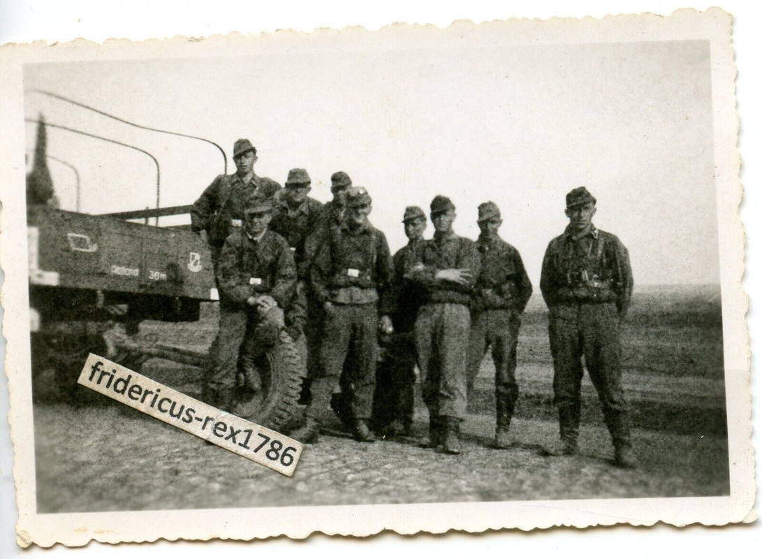 Foto Ostfront Pz. Jäger Abt.1 der 1 Pz. Div. LKW mit Kennung und 3,7 cm Pak