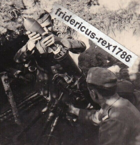 Foto Füs Rgt. 27 Demjansk Kessel Ostfront Granatwerfer Mörser wird geladen