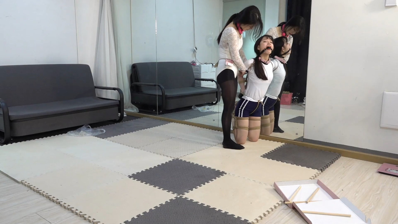 美束映画 姗姗小狐狸紧缚游戏.mp4_20220506_083805.371