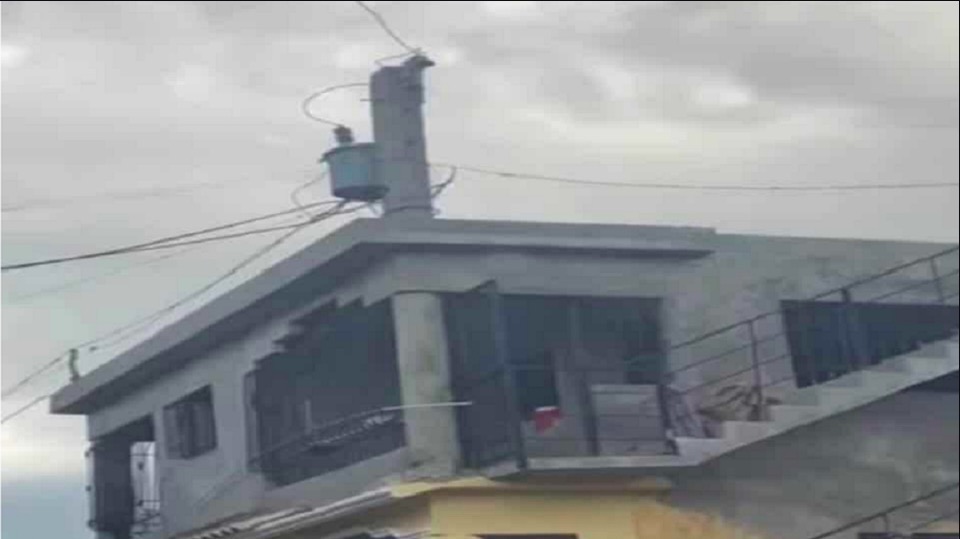 Construyen casa en un poste en República Dominicana y se hace viral en redes