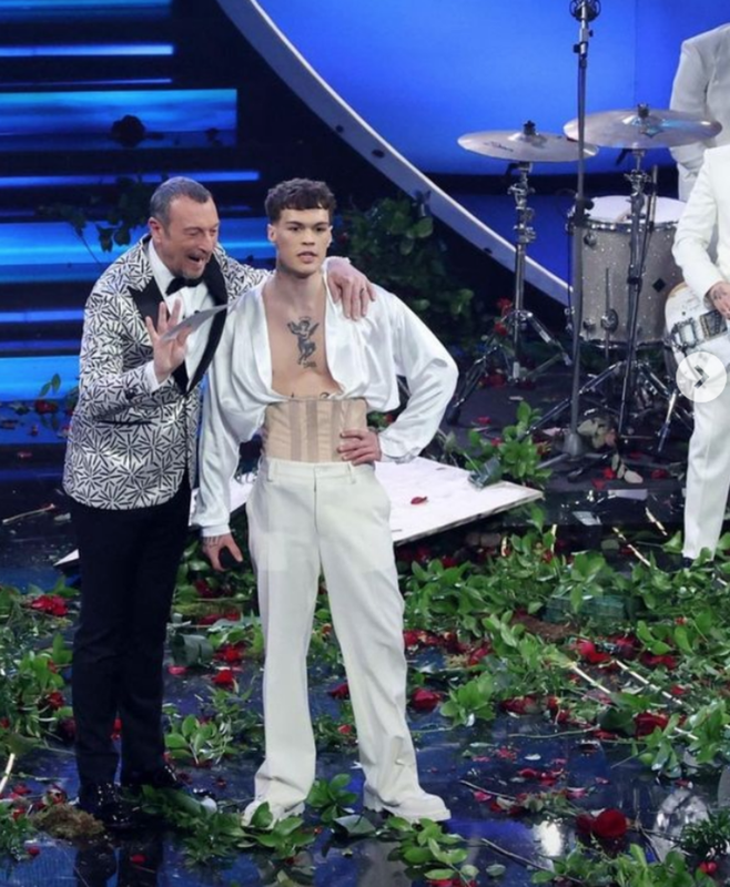 Blanco, la lettera di scuse a Sanremo e all'Ariston Blanco, la lettera di scuse a Sanremo e all'Ariston