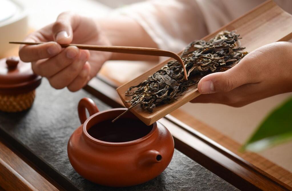 What Teaware Enhances the Depth of Pu-erh Tea? What Teaware Enhances the Depth of Pu-erh Tea?