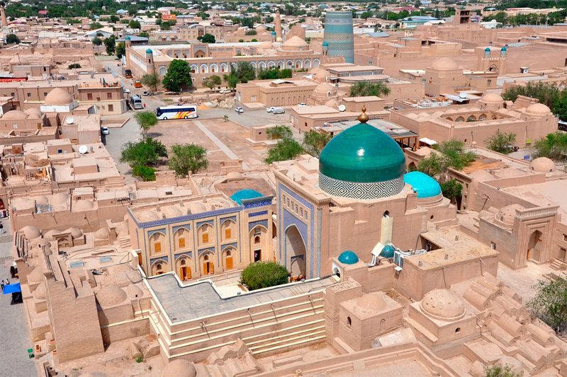 https://i.postimg.cc/T295Cw6N/01-mausoleum-of-pahlavan-mahmud.jpg