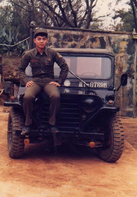 M151退役軍車掛牌上路 影視與體育 後備軍友俱樂部 Powered By Discuz