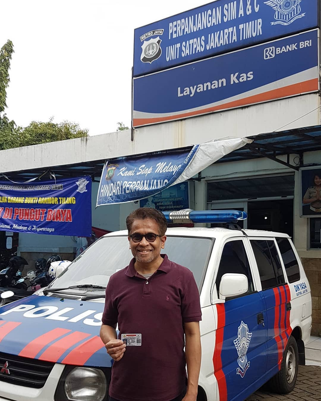 Helmi Johannes memperbarui Surat Izin Mengemudi