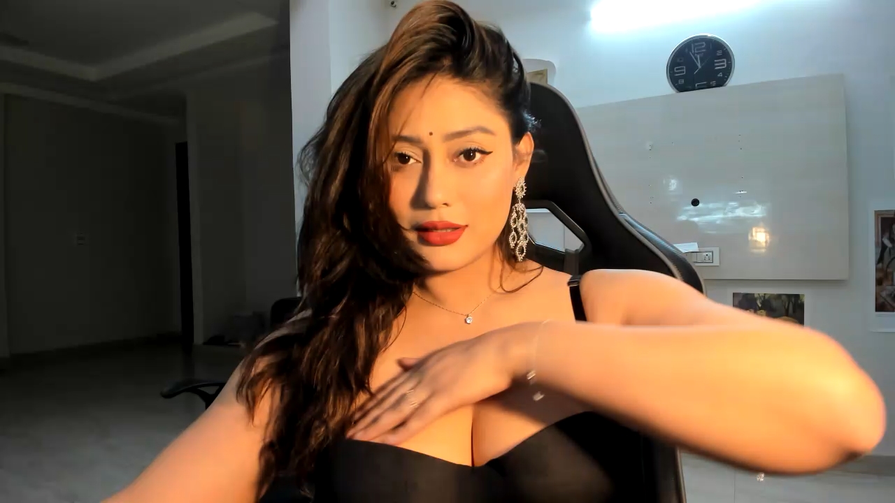 GoddessAnna Webcam Show.mp4_snapshot_12.40.032