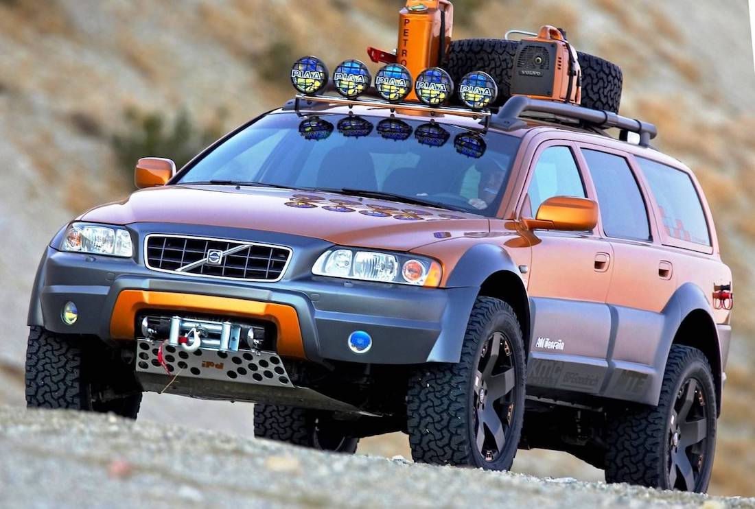 2005-Volvo-XC70-AT-and-2007-XC70-Surf-Rescue-are-California-Surf