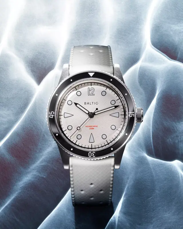 A la recherche d'une 2e montre auto : besoin de conseils Baltic-Aquascaphe-Blanc