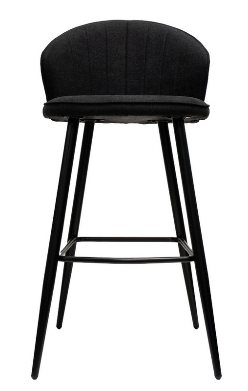 Silla tipo taburete de Starken con asiento y respaldo de plástico negro y patas de metal.