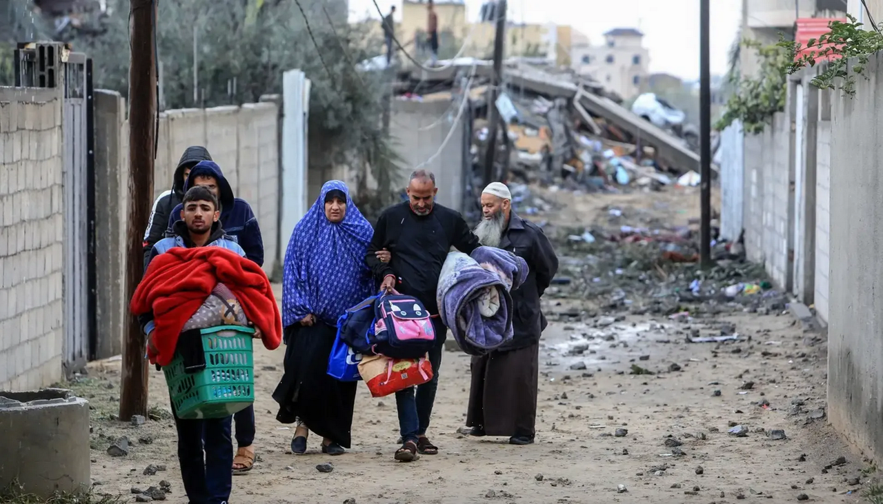 Egipto realiza primer lanzamiento aéreo de ayuda humanitaria a Gaza