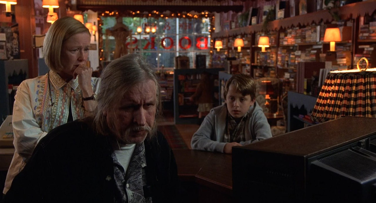 Signs 2002 BluRay [Hindi + English] 480p, 720p ESub Screenshot