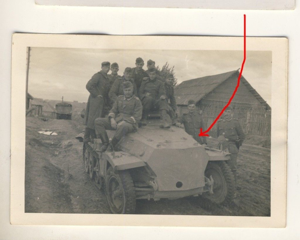 Foto Ostfront - Wehrmacht Schützenpanzerwagen Sd
