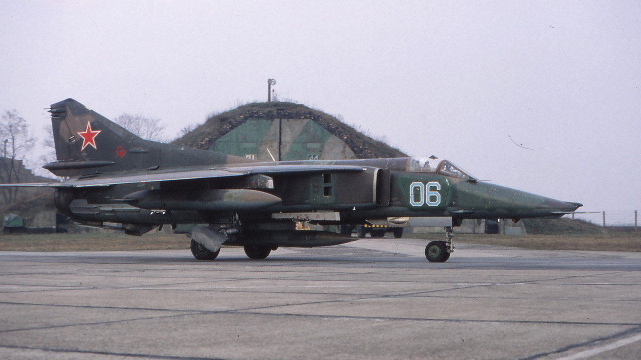559 APIB Mig-27K 06 Blue_76802622133_3