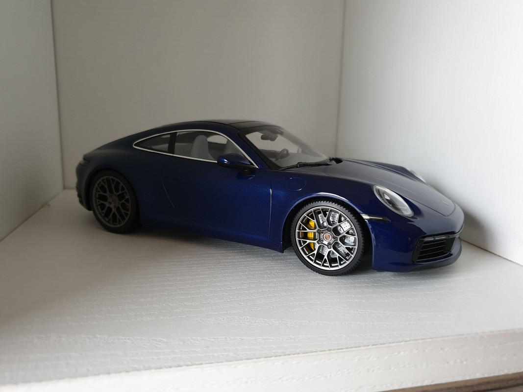 Porsche 911 (992) Carrera 4S - Gentian Blue | DiecastXchange Forum
