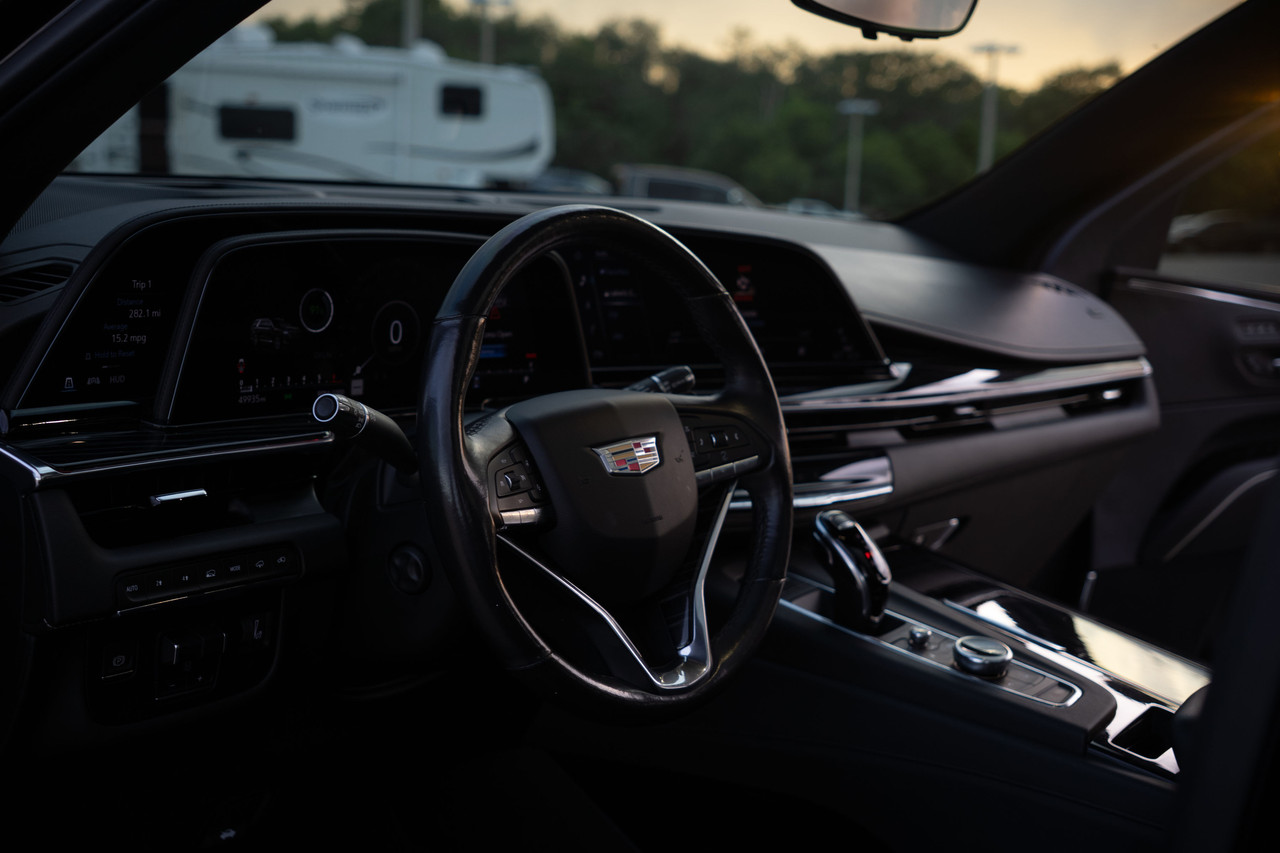 Cadillac Escalade View 15