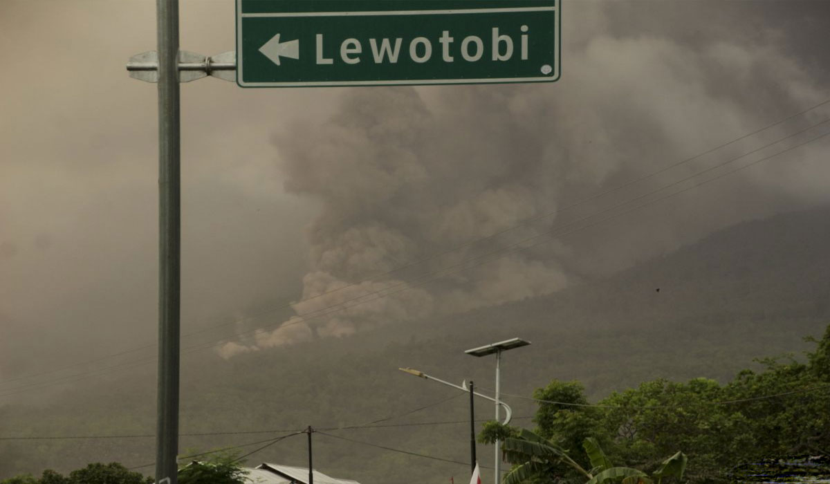 Aksi Nyata Kemensos, Dirikan 8 Dapur Umum Untuk Ribuan Korban Erupsi Gunung Lewotobi