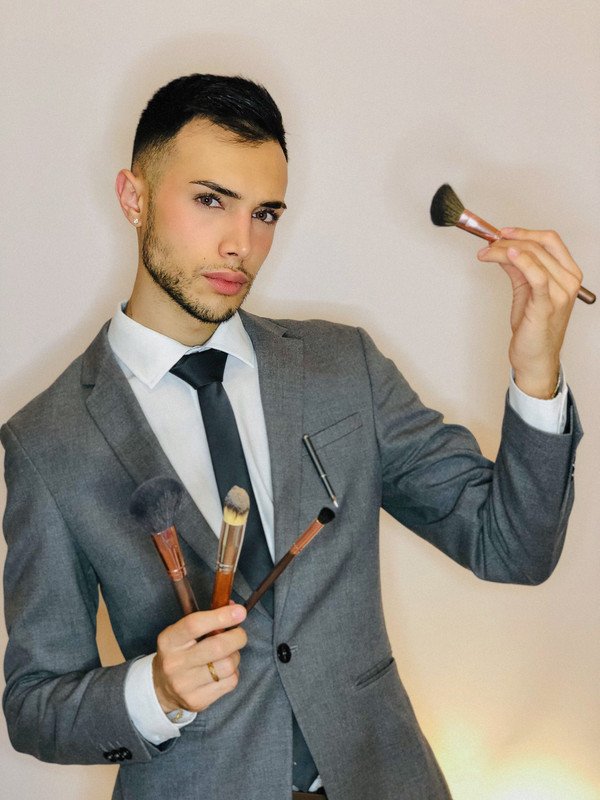 C42B812C-5800-43D3-8100-1F3D68859004