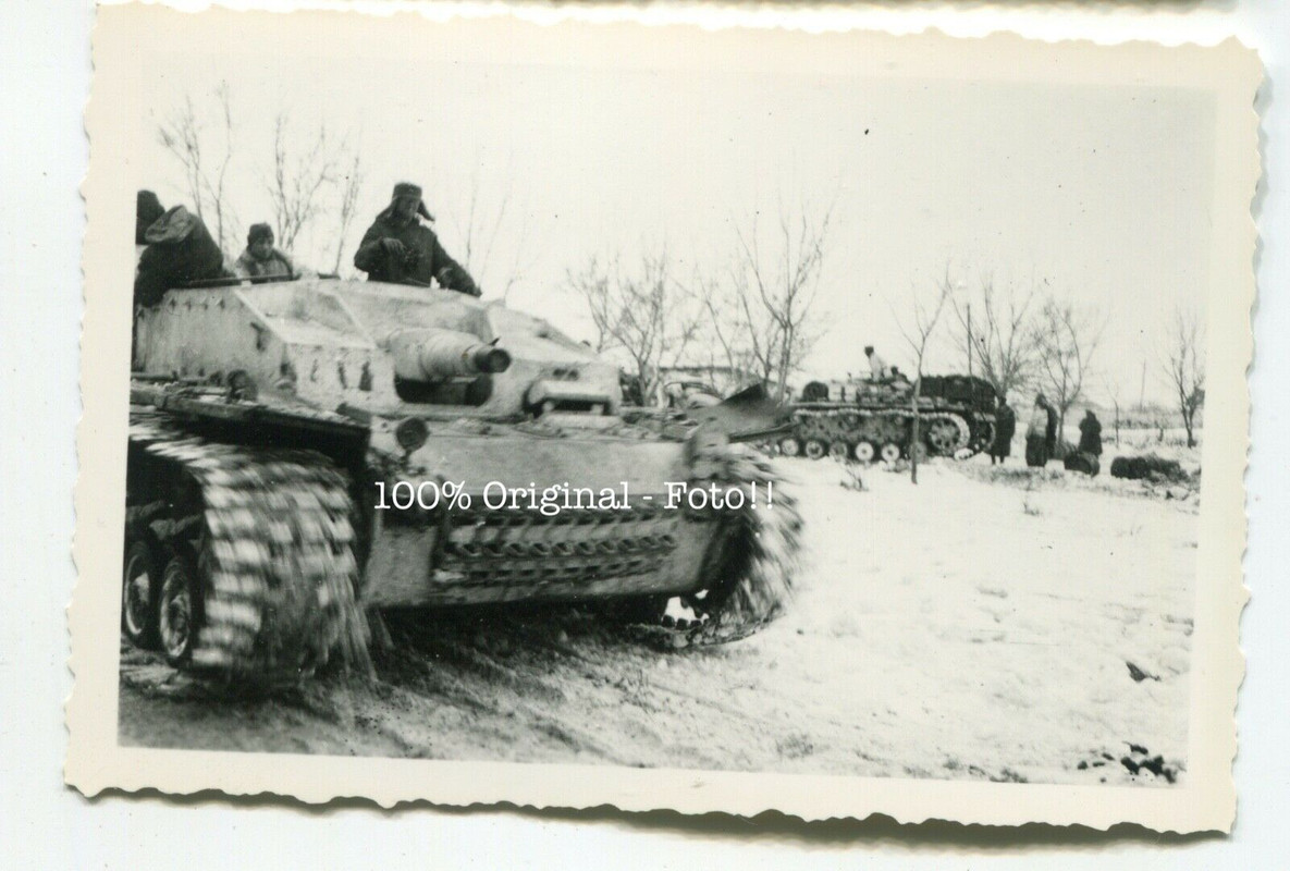Foto Russland deutsches Sturmgeschütz Stug. Panzer Winterhart Camo