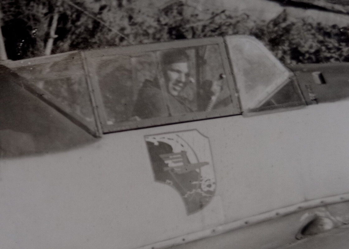 3 Fotos Messerschmitt Bf 109 - Jagdgeschwader 1 - Staffelabzeichen 3-Jg1 -Oesau- (4)