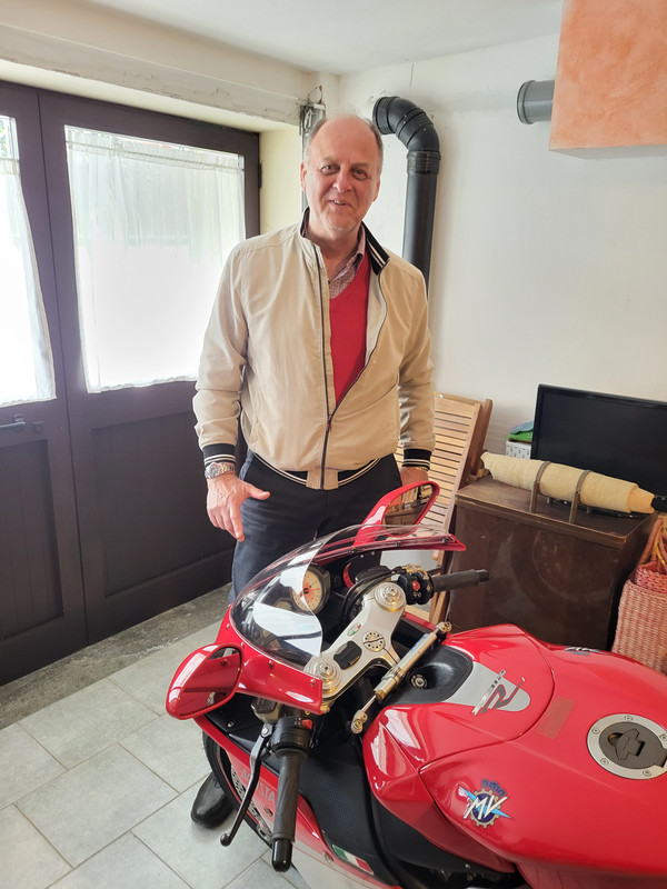 52A2DE48-14EE-4A77-8B8E-BE45A8B94160