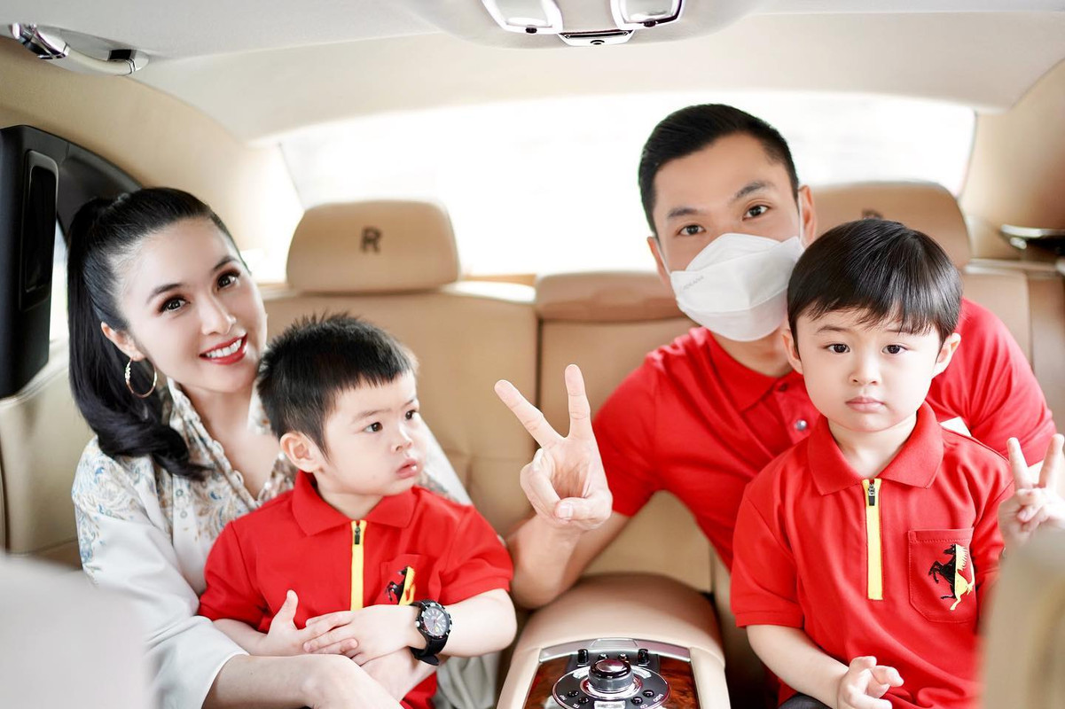 Potret keluarga kecil Sandra Dewi yang rayakan Imlek.