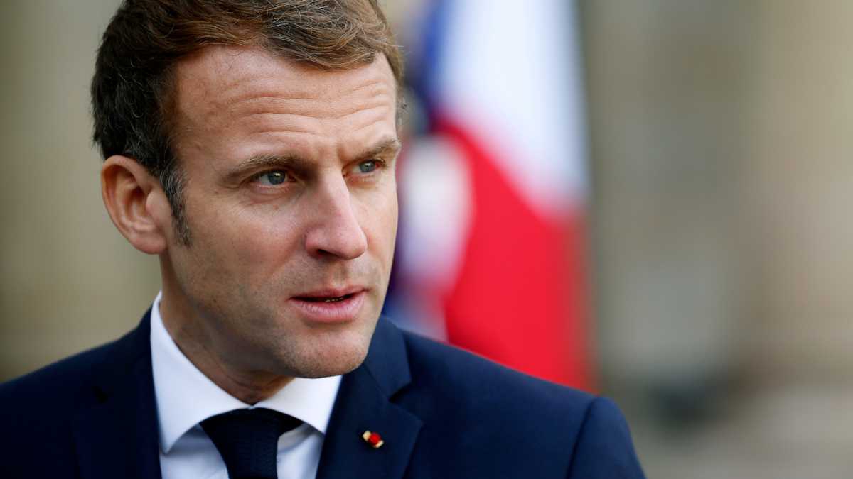 Macron califica de