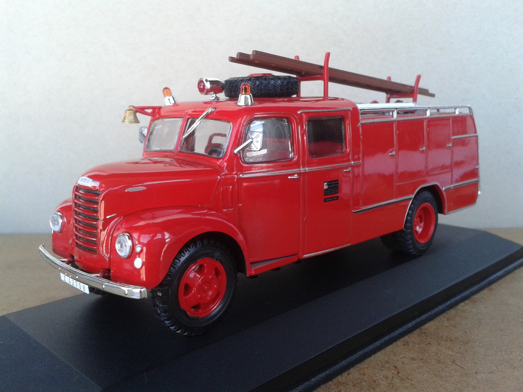 1964 Ebro B45 Antyfire “Bomberos de Tarazona” (Ixo-nº 17 Camiones y Vehículos de Bomberos) (2)