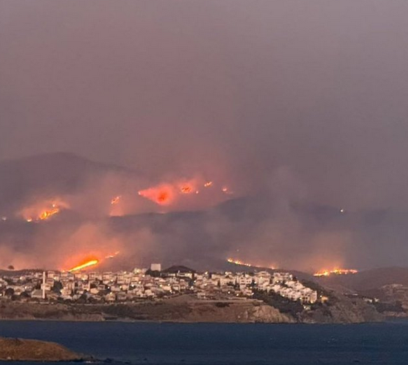 ΠΥΡΙΝΗ ΛΑΙΛΑΠΑ ΣΤΗ ΣΜΥΡΝΗ - ΚΑΤΑΣΤΡΟΦΕΣ ΚΑΙ ΕΚΚΕΝΩΣΕΙΣ (ΒΙΝΤΕΟ)