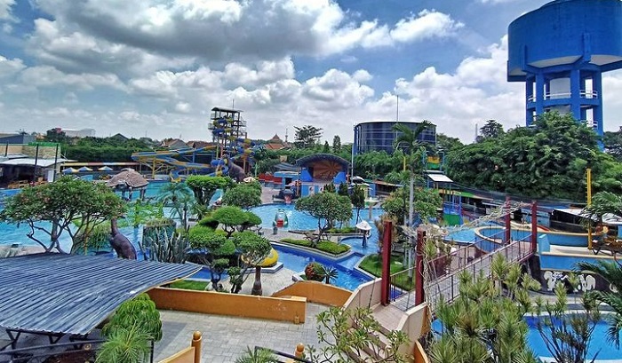 Suncity Waterpark bisa menjadi tempat wisata pilihan selagi berlibur ke Sidoarjo.
