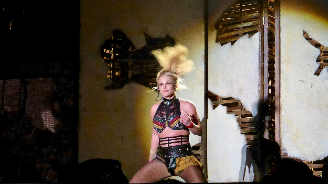 Britney-Spears-Piece-of-Me-Tour-23 (1)