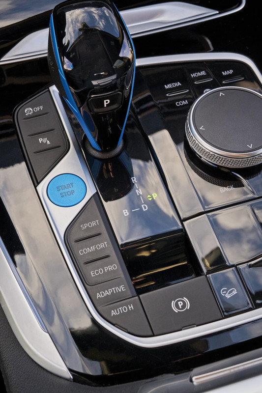 P90494446_highRes_bmw-ix5-hydrogen-on-