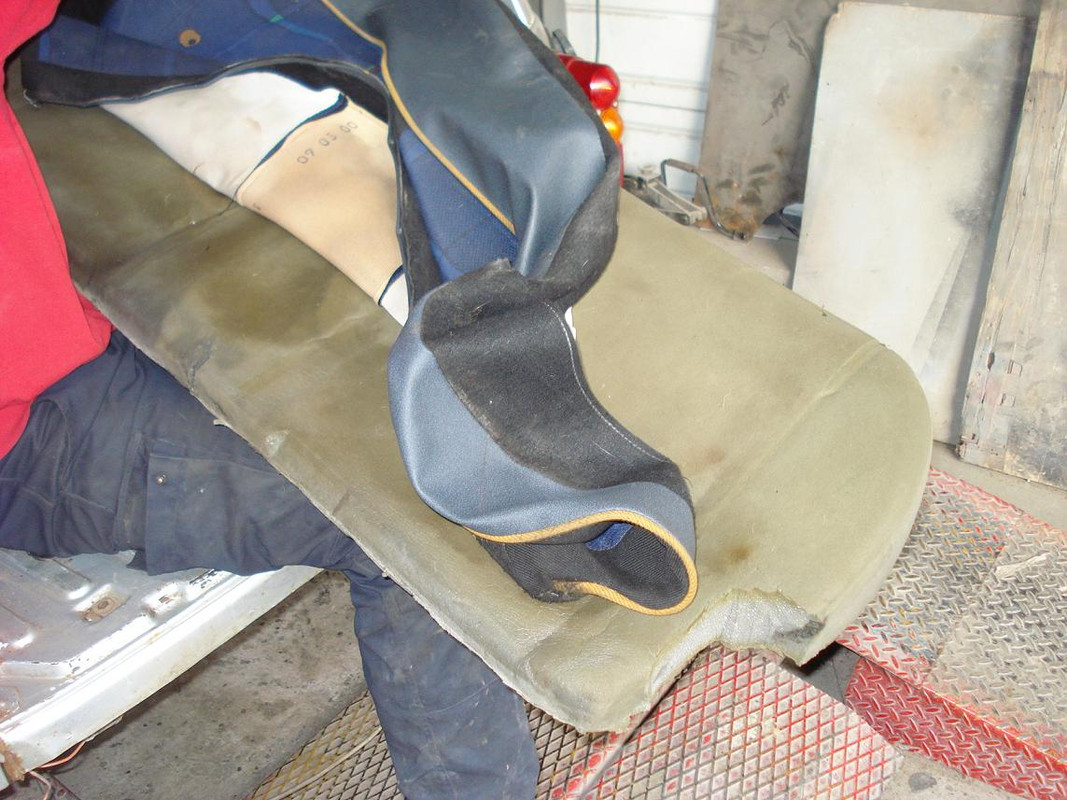 035 Découpe assise banquette